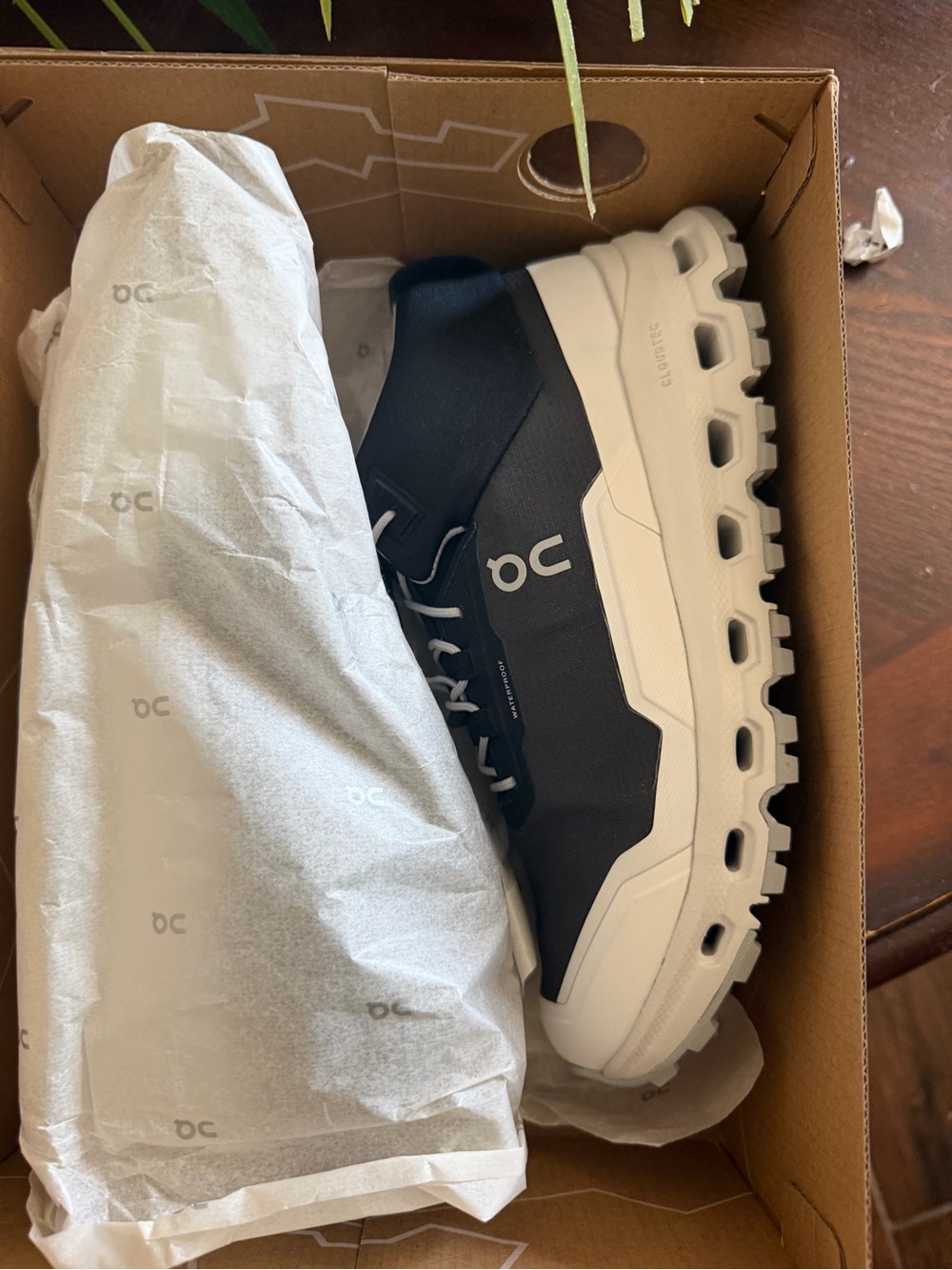 On Running Women's Trail Sneakers - Black/White